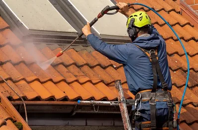 Démoussage et hydrofuge de toiture à Espirat
